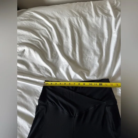 OFFLINE by Aerie Real Me Xtra Crossover Leggings - XL - Black - Pocket 7/8 - Picture 7 of 12